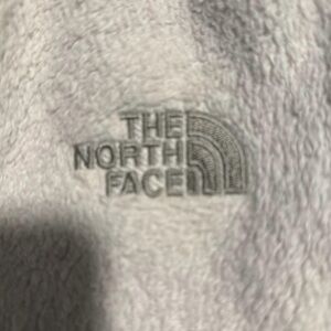 The North Face Women's Plush Fleece Jacket - white